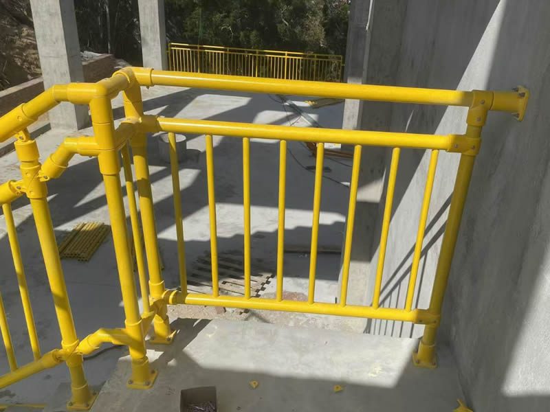 Tubo tondo con profilo in FRP per parapetti in vetroresina