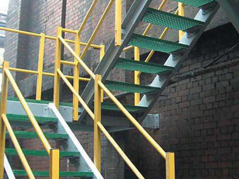 Scale antiscivolo in FRP
