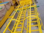 Scala di accesso con protezione anticaduta FRP